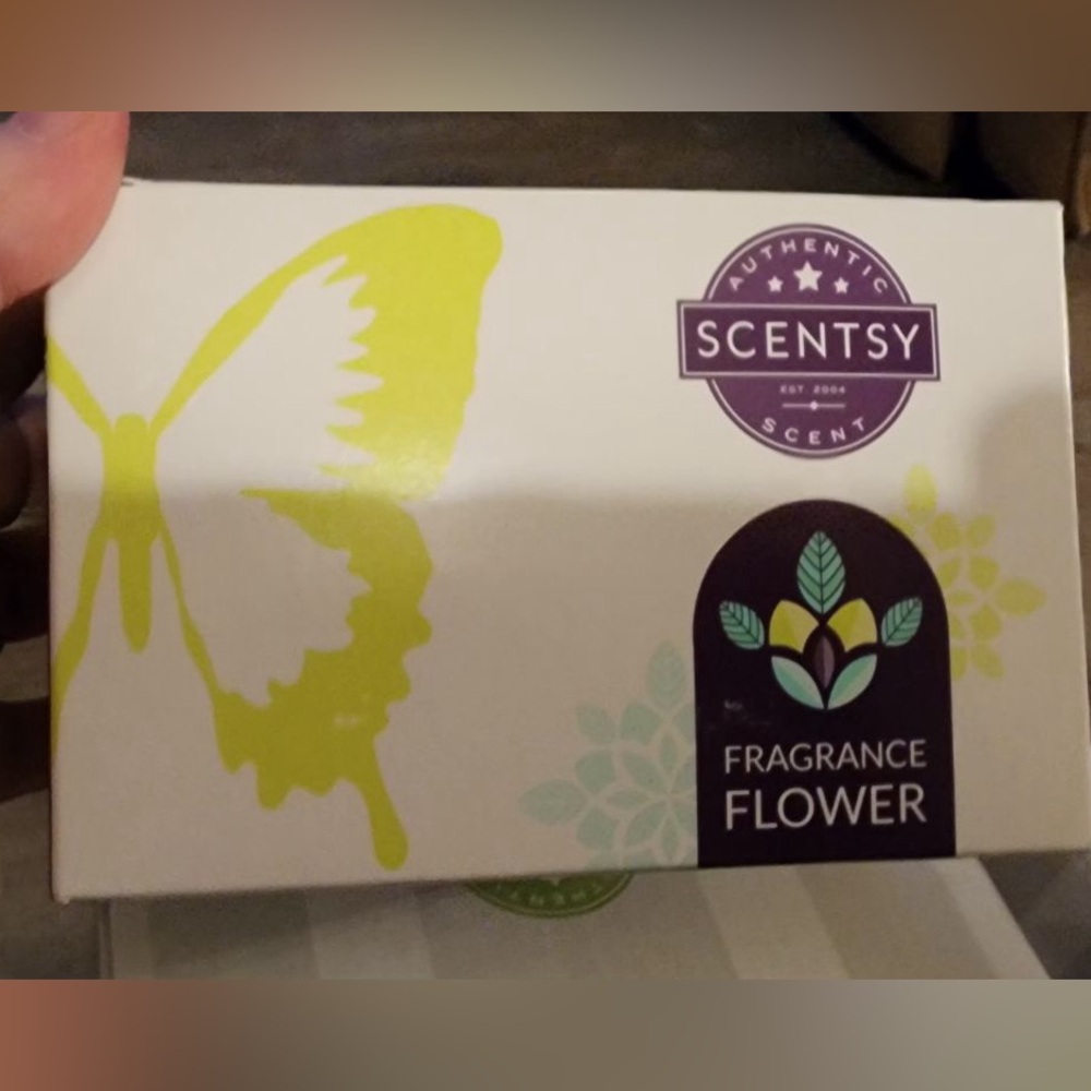 Scentsy Fragrance Flower, Luna scent,NIB